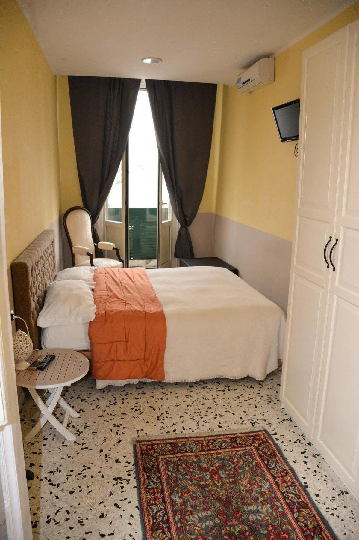 B&B Le Colonne Brindisi Dış mekan fotoğraf