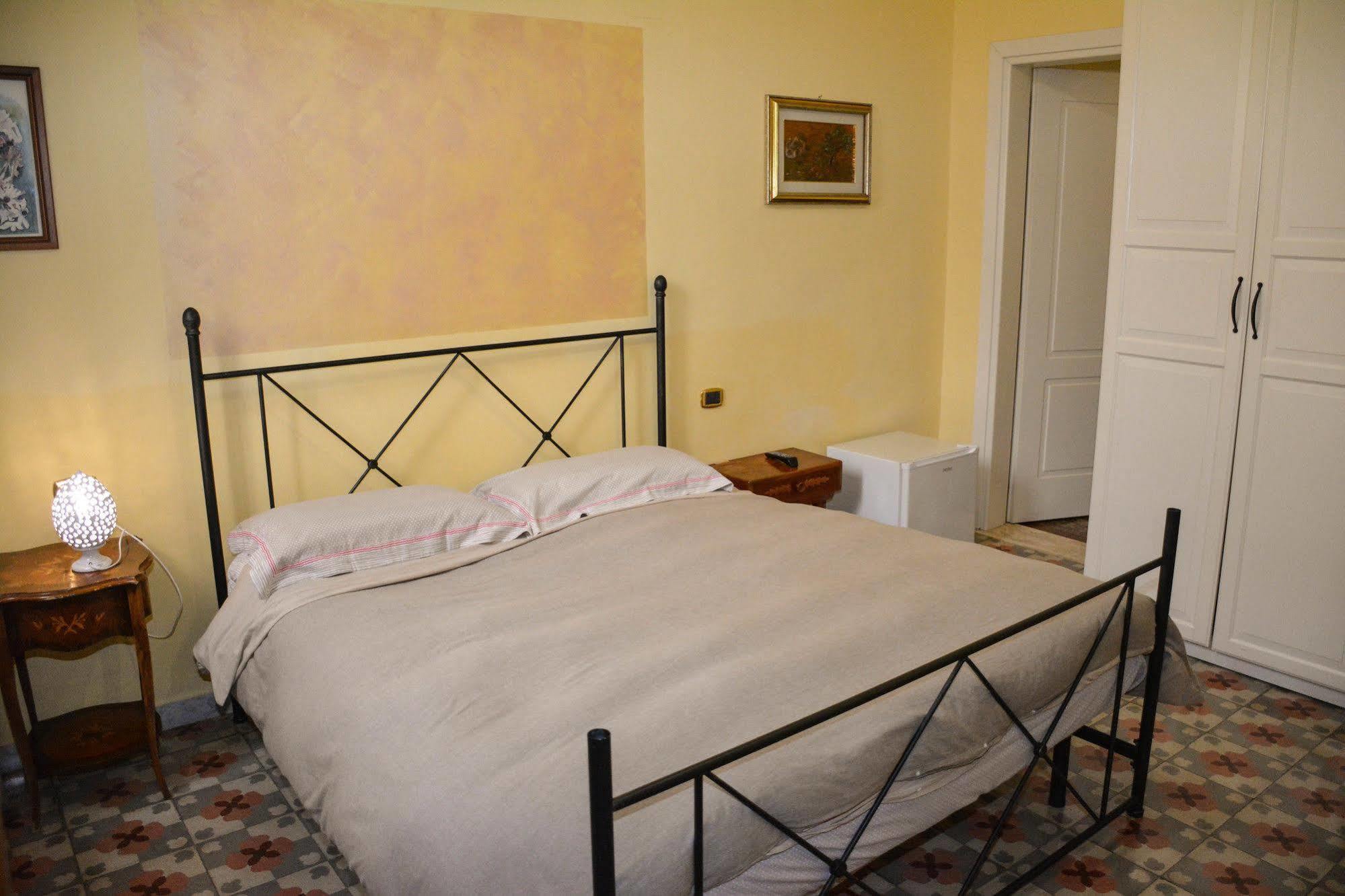 B&B Le Colonne Brindisi Dış mekan fotoğraf