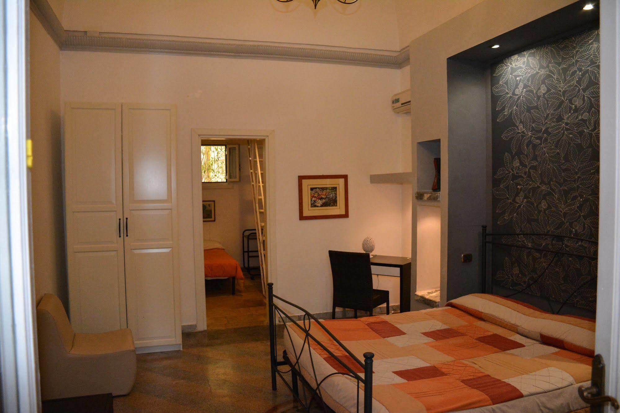 B&B Le Colonne Brindisi Dış mekan fotoğraf