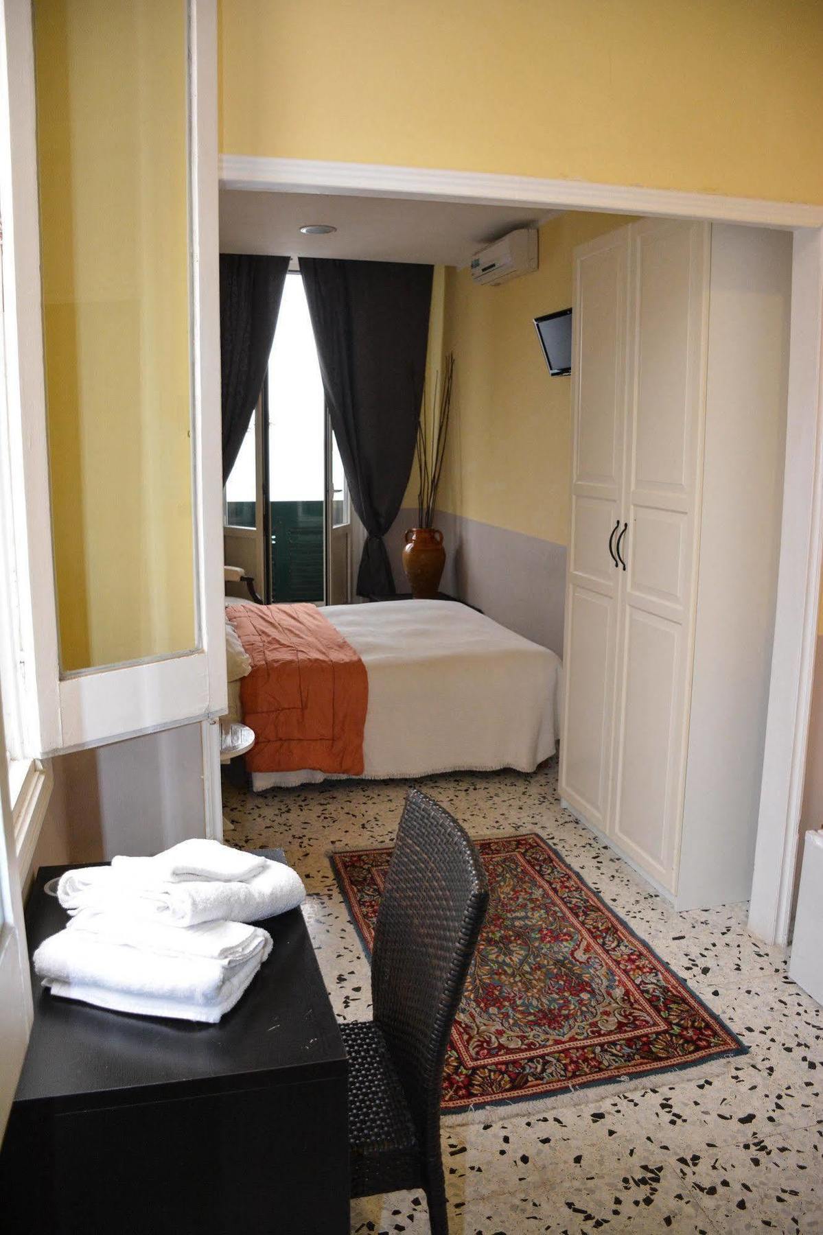 B&B Le Colonne Brindisi Dış mekan fotoğraf