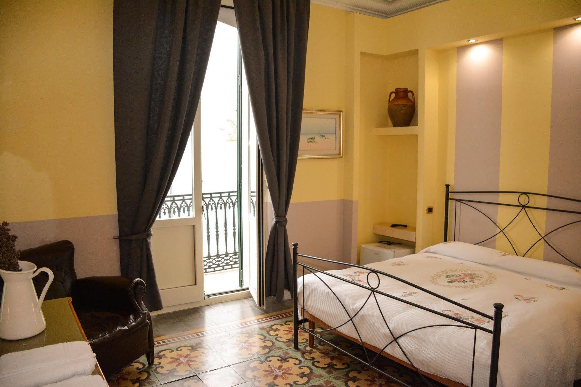 B&B Le Colonne Brindisi Dış mekan fotoğraf